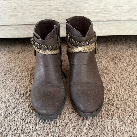 Sugar Shoes - Womens size 6.5- SUGAR BOOTY